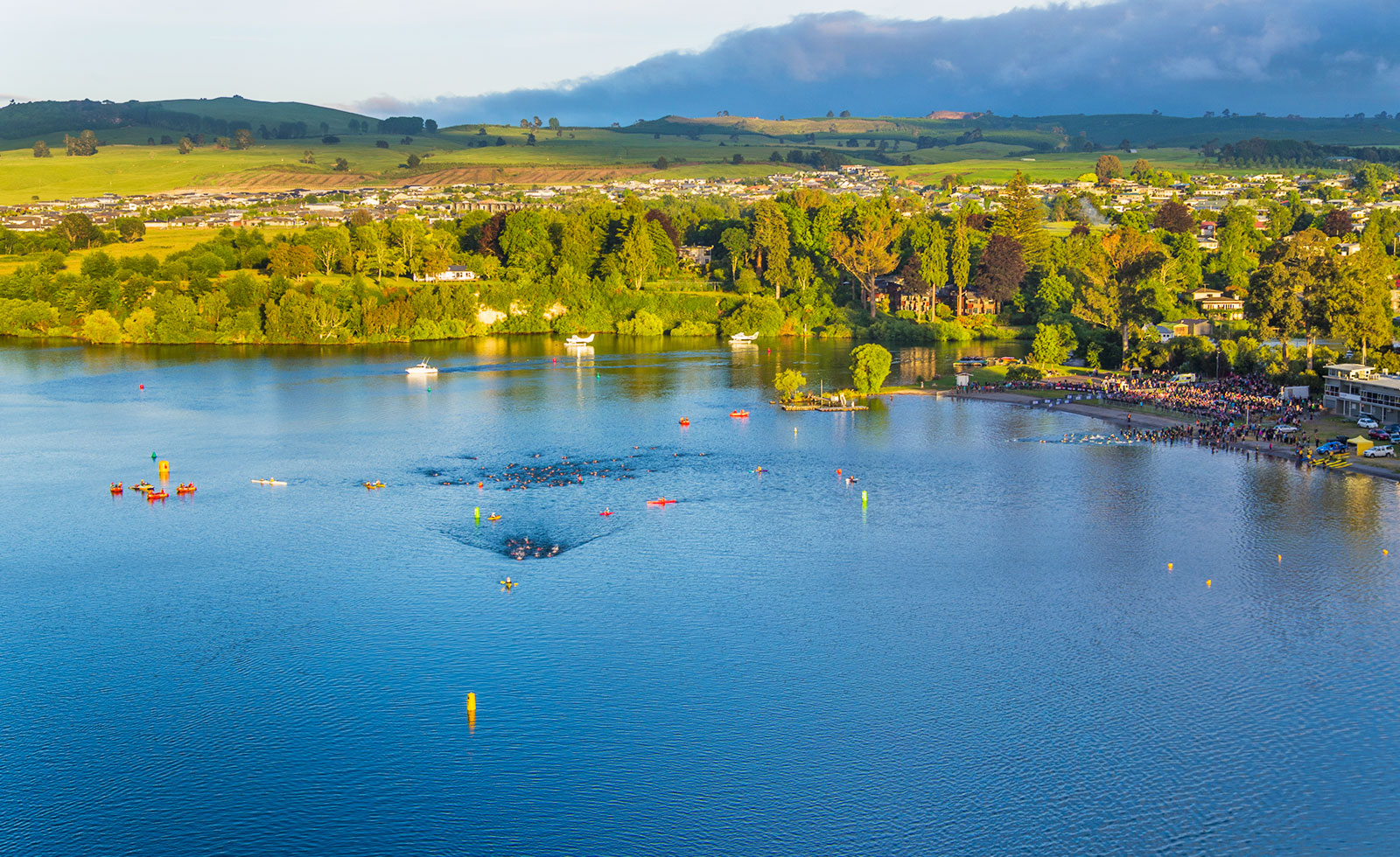 Lạc lối trước vẻ đẹp thanh bình của hồ Taupo New Zealand - Fantasea Travel